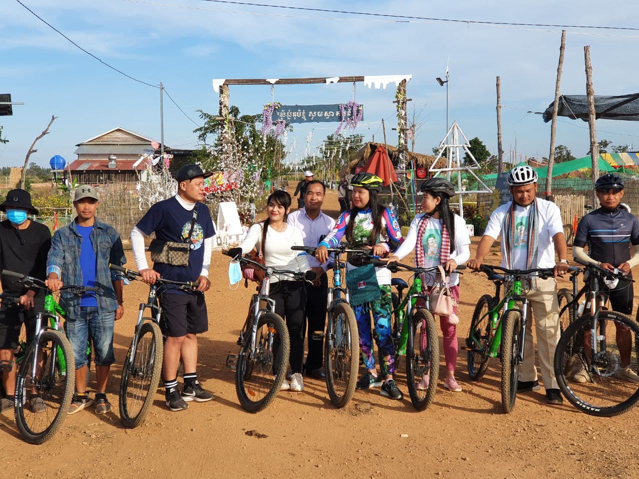 អាជ្ញាធរស្រុកស្រីស្នំសហការ ជាមួយរមណីយដ្ឋានស្រីស្នំភូមិខ្ញុំ បានរៀបចំព្រឹត្តិការណ៍ឆ្លងឆ្នាំសកល ឆ្នាំ២០២១ ឈានចូល ឆ្នាំ២០២២ ដើម្បីអបអរសាទរឆ្នាំថ្មី ជាលើកទីមួយហើយសម្រាប់ស្រុកនេះ