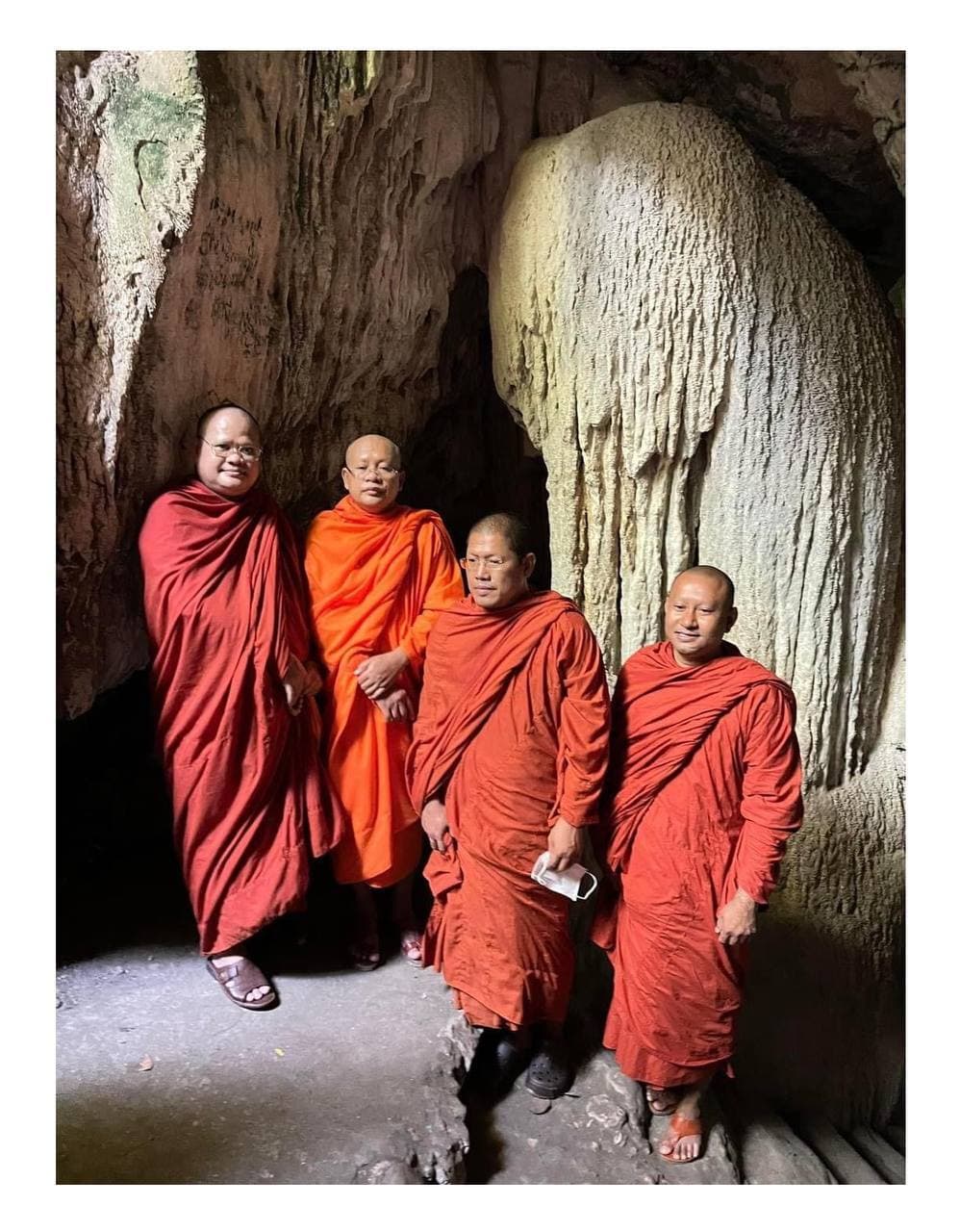 ល្អាងផ្កាស្លា ភ្នំសំពៅ ខេត្តបាត់ដំបង📍