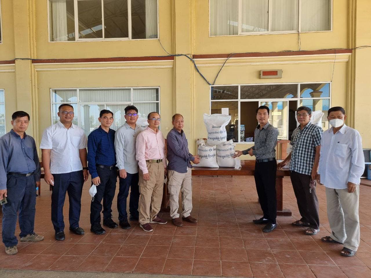 ឃុំ-សង្កាត់១ អង្ករ ១តោន