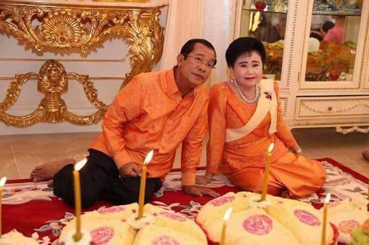 សម្ដេចតេជោ រំលឹកពីជីវិតអាពាហ៍ពិពាហ៍ ខួប៤៦ឆ្នាំ ក្រោមរបបអាវខ្មៅ ដែលជាអាពាហ៍ពិពាហ៍ដ៏សែនសោះកក្រោះ