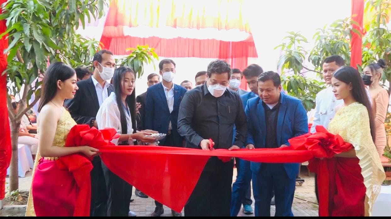 ឯឧ សុខ ប្រសិទិ្ធ៖ អង្គភាពសារព័ត៌មាន មានសិទ្ធិផ្សព្វផ្សាយព័ត៌មានពិត ច្បាស់លាស់ មានប្រភពត្រឹមត្រូវ ប៉ុន្តែមិនត្រូវប៉ះពាល់ដល់ សិទ្ធិបុគល កេរ្តិ៍ឈ្មោះ ញុះញុងបង្កើតអំពើហិង្សា អសីលធម៌ ដែលធ្វើអោយបាត់បង់ស្ថិរ ភាពសង្គម បង្ករភាពអាណាធិបតេយ្យខុសច្បាប់ឡើយ