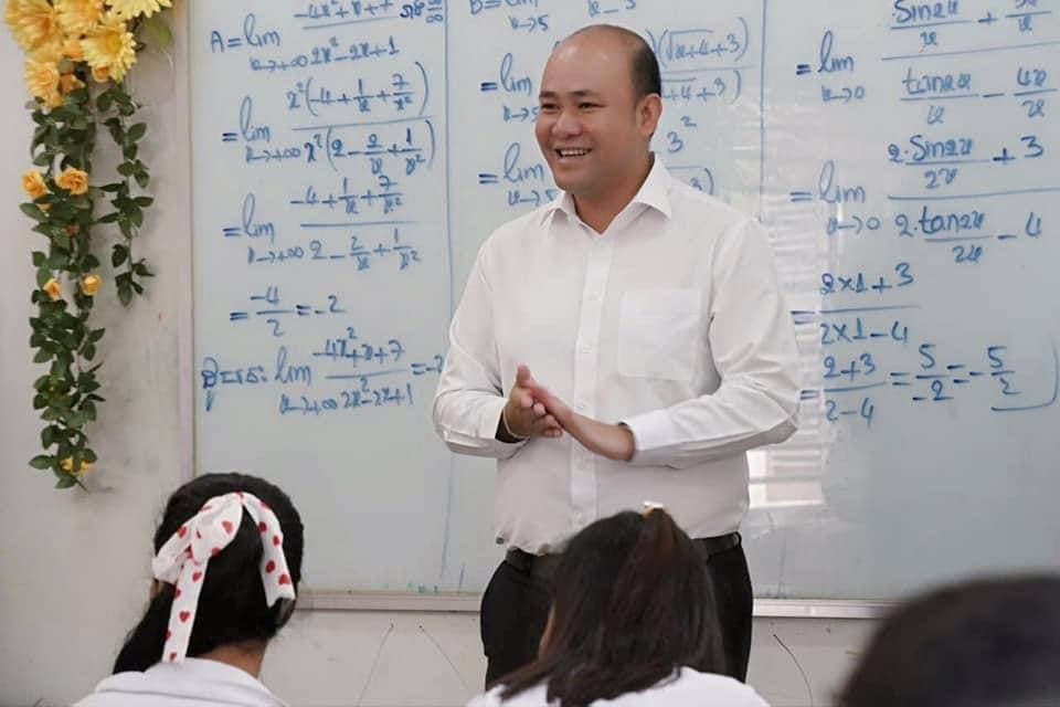 នៅលើបណ្តាញសង្គម ហ្វេសប៊ុក ឯកឧត្តម ហ៊ុន ម៉ានី បានបង្ហោះសារចូលរួមអបអរសាទរជាមួយក្រសួងអប់រំ យុវជន និងកីឡា ក្នុងថ្ងៃបើកបវេសនកាលសម្រាប់ឆ្នាំសិក្សា ២០២១ ២០២២ ដែលមានខ្លឹមសារថា