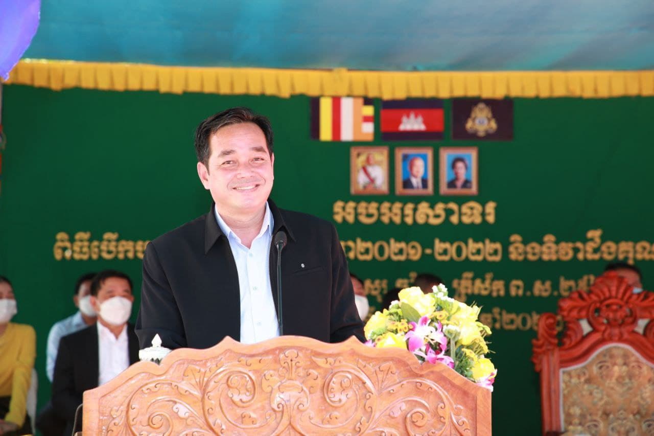 នៅវិទ្យាល័យព្រះសីហនុ ក្រុងកំពង់ចាម មានរៀបចំពិធីបើកបវេសនកាល ឆ្នាំសិក្សា២០២១ ២០២២ និងទិវារំលឹកគុណគ្រូ