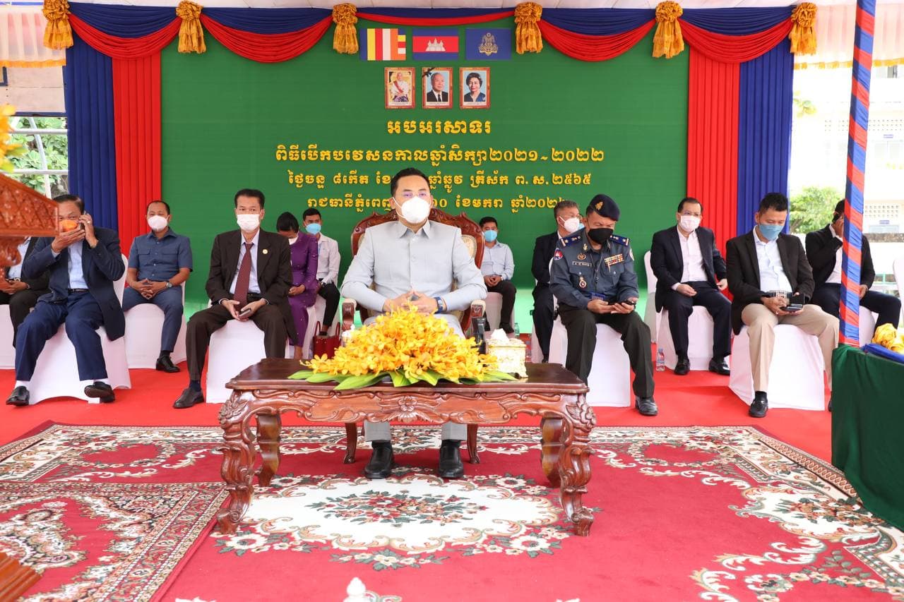 អភិបាលរងរាជធានី អរគុណ ដល់លោកគ្រូ អ្នកគ្រូដែលបានចូលរួមយ៉ាងសកម្មក្នុងការទប់ស្កាត់សង្រ្គាមកូវីដ-១៩ រហូតបញ្ចប់ព្រឹត្តិការណ៍សហគមន៍២០កុម្ភៈ