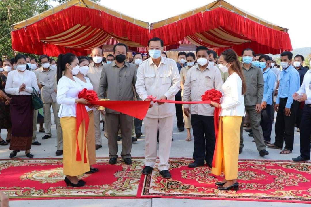 ឯកឧត្តម ចម ប្រសិទ្ធ អញ្ជើញ សម្ពោធដាក់ឱ្យប្រេីប្រាស់ផ្លូវបេតុងអាមេមួយខ្សែ ប្រវែង ១.២៥០ម៉ែត្រ ទទឹង ១០ម៉ែត្រ ស្ថិតនៅក្រុងកែប ខេត្តកែប