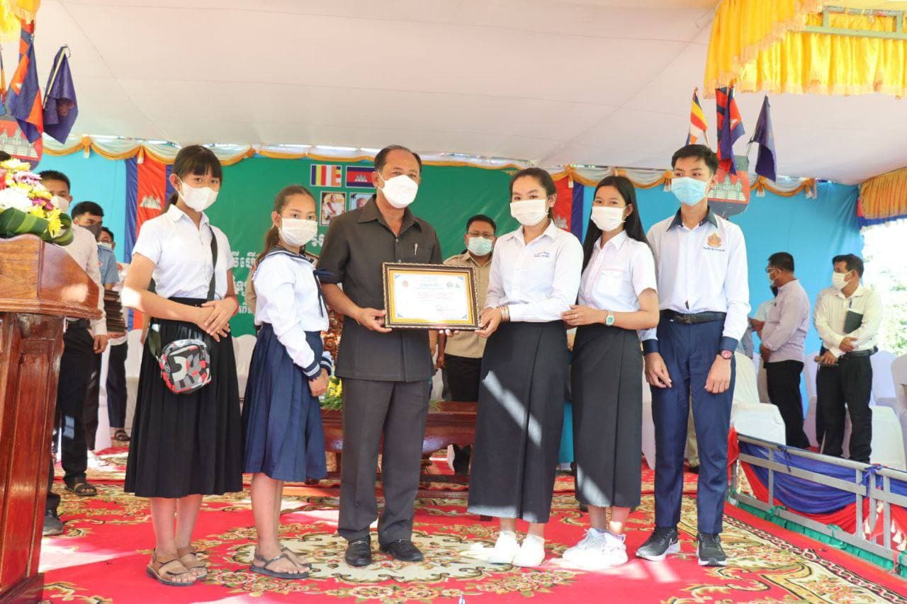 វិទ្យាល័យហ៊ុន សែន ខ្លាកូន ក្រុងសិរីសោភ័ណប្រារព្ធ ពិធីបើកបវេសនកាលថ្នាក់ខេត្តបន្ទាយមានជ័យ
