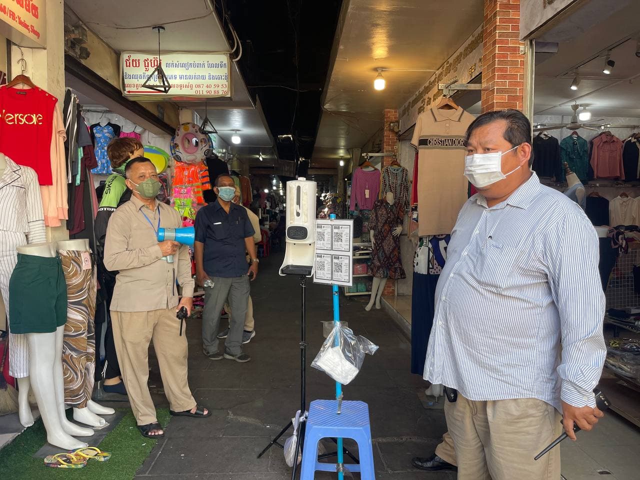 គណៈកម្មការគ្រប់គ្រងផ្សារទួលទំពូង បន្តចាប់ផ្តើមរឹតបន្តឹង និងផ្សព្វផ្សាយពីវិធានការកូវីដ-១៩