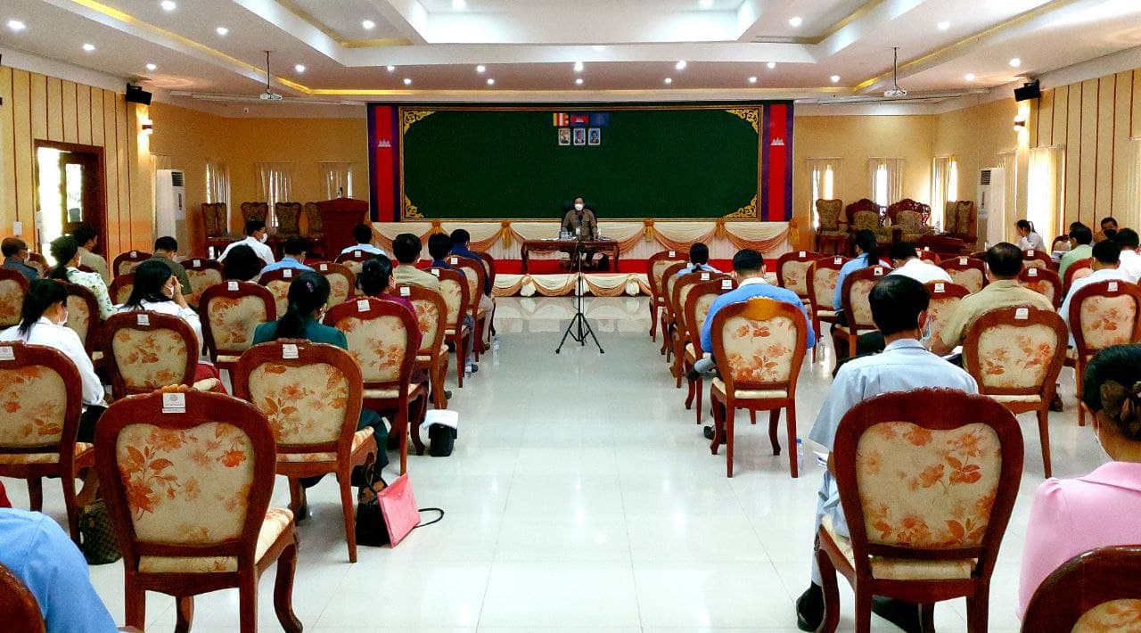 ឯកឧត្តម សឿម ប៊ុនរិទ្ធ អភិបាលខេត្តបាត់ដំបងស្តីទី បើកកិច្ចប្រជុំត្រួតពិនិត្យ សេចក្តីព្រាងរបាយការណ៍ ការងាររដ្ឋបាលខេត្តប្រចាំខែធ្នូ២០២១និងការអនុវត្តការងារប្រចាំឆ្នាំរបស់រដ្ឋបាលខេត្ត
