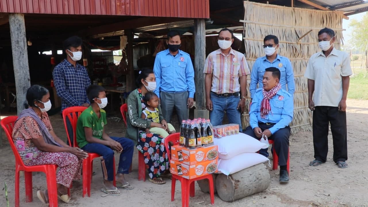 ឯកឧត្តម សោម ស៊ុន បានអញ្ជើញទៅ សំណេះសំណាលសមាជិកក្រុមគ្រួសារបក្ស មានជីវភាពលំបាកខ្វះខាតនៅតាមខ្នងផ្ទះ