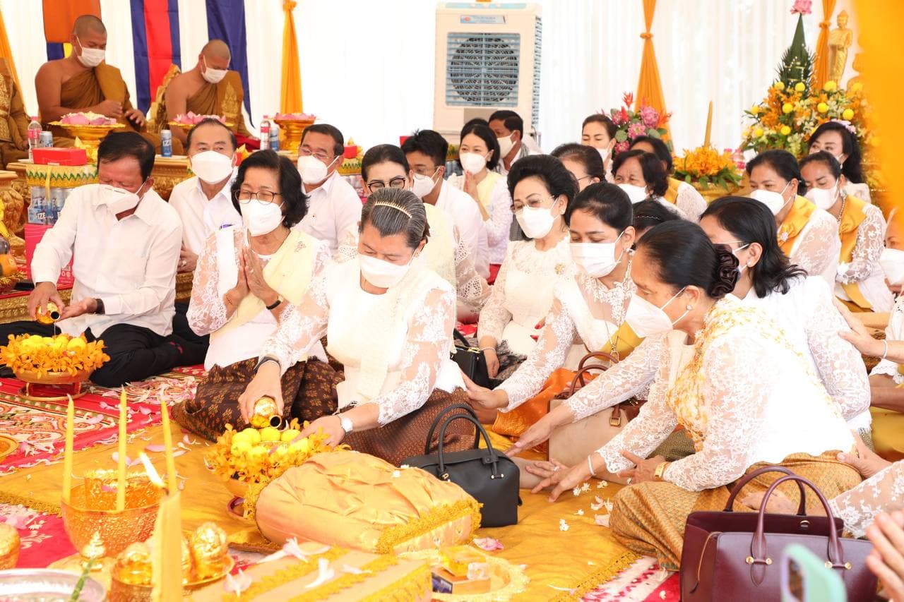 លោកជំទាវ ម៉ែន សំអន ៖ អញ្ជើញជអធិបតីក្នុងពិធីបុណ្យអភិសេក និងសម្ពោធឆ្លង ព្រះបដិមាព្រះសិអារ្យ បុស្បុក និងសមិទ្ធផលនានា នៅលើកំពូល ភ្នំសន្លុង