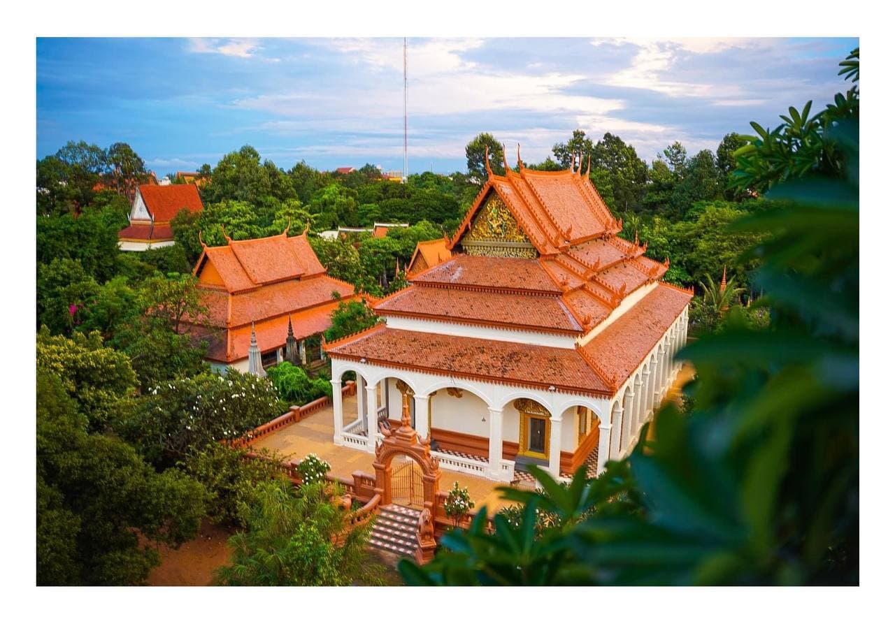 រុក្ខជាតិជាចំណែកមួយយ៉ាងធំជួយឱ្យយើងមានអារម្មណ៍ល្អ ជាទេសភាពធម្មជាតិត្រជាក់ភ្នែក ជាឱសថសំខាន់ និងអាចការពារនូវគ្រោះមហន្តរាយផ្សេងៗ