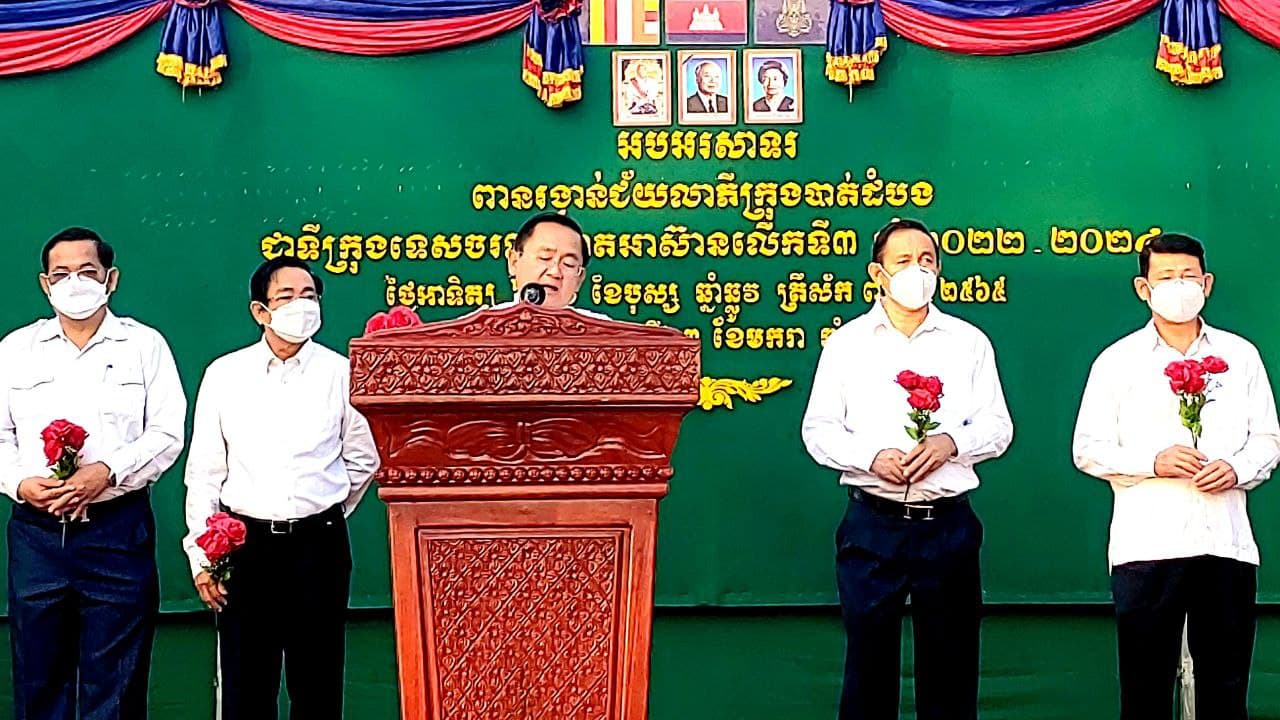 អភិបាលខេត្តបាត់ដំបង អំពាវនាវដល់គ្រប់ភាគីពាក់ព័ន្ធ ពិសេសបងប្អូនប្រជាពលរដ្ឋក្នុងក្រុងបាត់ដំបង ជាប់ចំណាត់ថ្នាក់ជាទីក្រុងស្អាតអាស៊ាន ត្រូវរួមគ្នារក្សាអនាម័យ-បរិស្ថានក្នុងក្រុង និង ខេត្តយើងទាំងមូល ក្នុងការដោះស្រាយបញ្ហាសណ្ដាប់ធ្នាប់តាមទីផ្សារ ឬទីសាធារណៈផ្សេងៗ