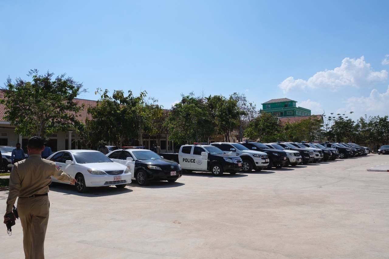 រថយន្ត ចំនួន ៣៤គ្រឿង ត្រូវបានកែចង្កូត បង់ពន្ធ និងចុះបញ្ជីសារពើរភ័ណ្ឌរដ្ឋ នៅស្នងការនគរបាលខេត្តបន្ទាយមានជ័យ