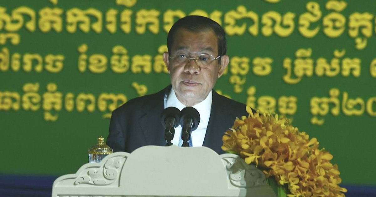 នៅល្ងាចនេះ សម្តេចតេជោ ហ៊ុន សែន នឹងអញ្ជើញទទួលវ៉ាក់សាំង ប្រឆាំង កូវីដ-១៩ ដែលជាអំណោយ របស់ប្រទេសប៉ូឡូញ ខណៈ​យុទ្ធនាការចាក់ វ៉ាក់ សាំង បាននឹងកំពុងបន្តយ៉ាងសកម្ម ជាមួយ​នឹងការបង្ហាញឱ្យឃើញពីប្រសិទ្ធភាព តាមរយៈការមិនមាន​ករណី​ស្លាប់ថ្មីនោះទេ ក្នុងរយៈពេល៣សប្តាហ៍មកហើយ (មានវីដេអូ)