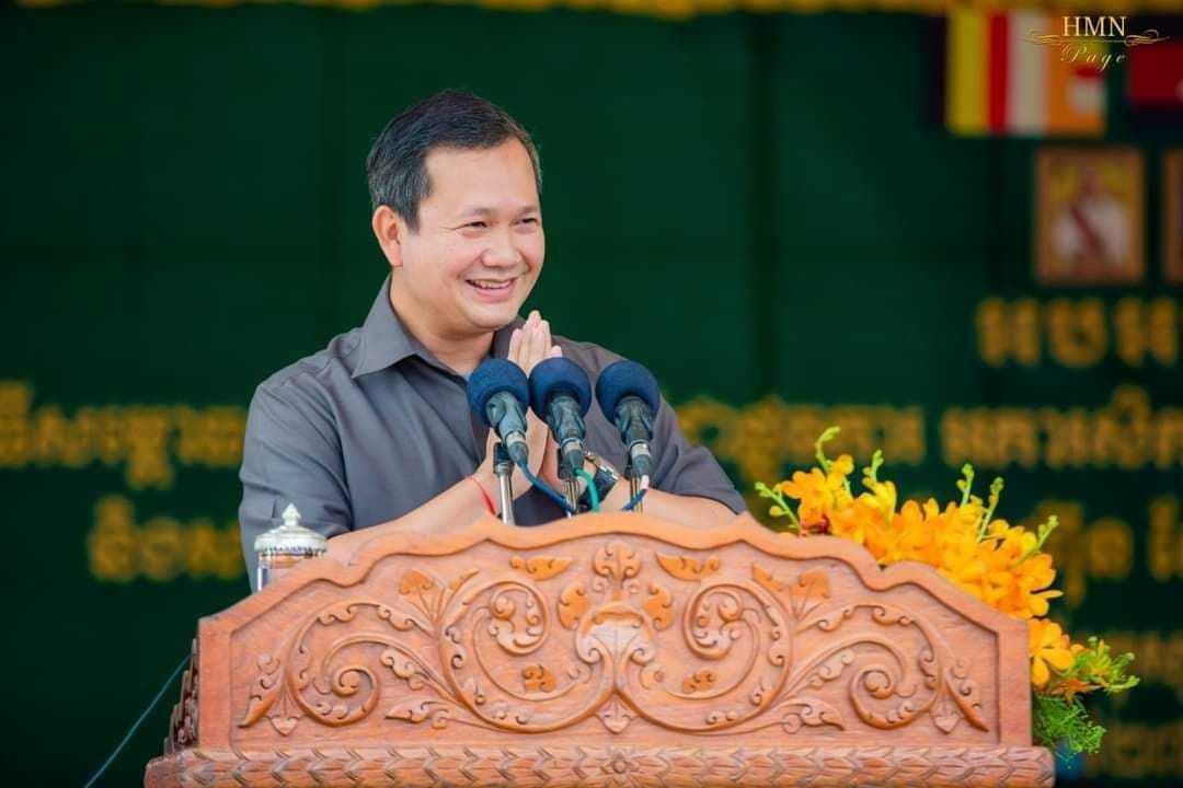 បណ្ឌិតហ៊ុនម៉ាណែតបានថ្លែងថាការបន្តុះបង្អាប់លើធនធានមនុស្សក្នុងប្រទេសកម្ពុជាដោយអ្នកនយោបាយធ្វើប្រជាភិថុតគឺជាអំពើប្រមាថមកលើអ្នកដែលខិតខំជួយប្រឹងប្រែងរួមមានលោកគ្រូអ្នកគ្រូមាតាបិតានិងអ្នកអាណាព្យាបាល សិស្ស ដែលបានខិតខំតស៊ូយ៉ាងលំបាក