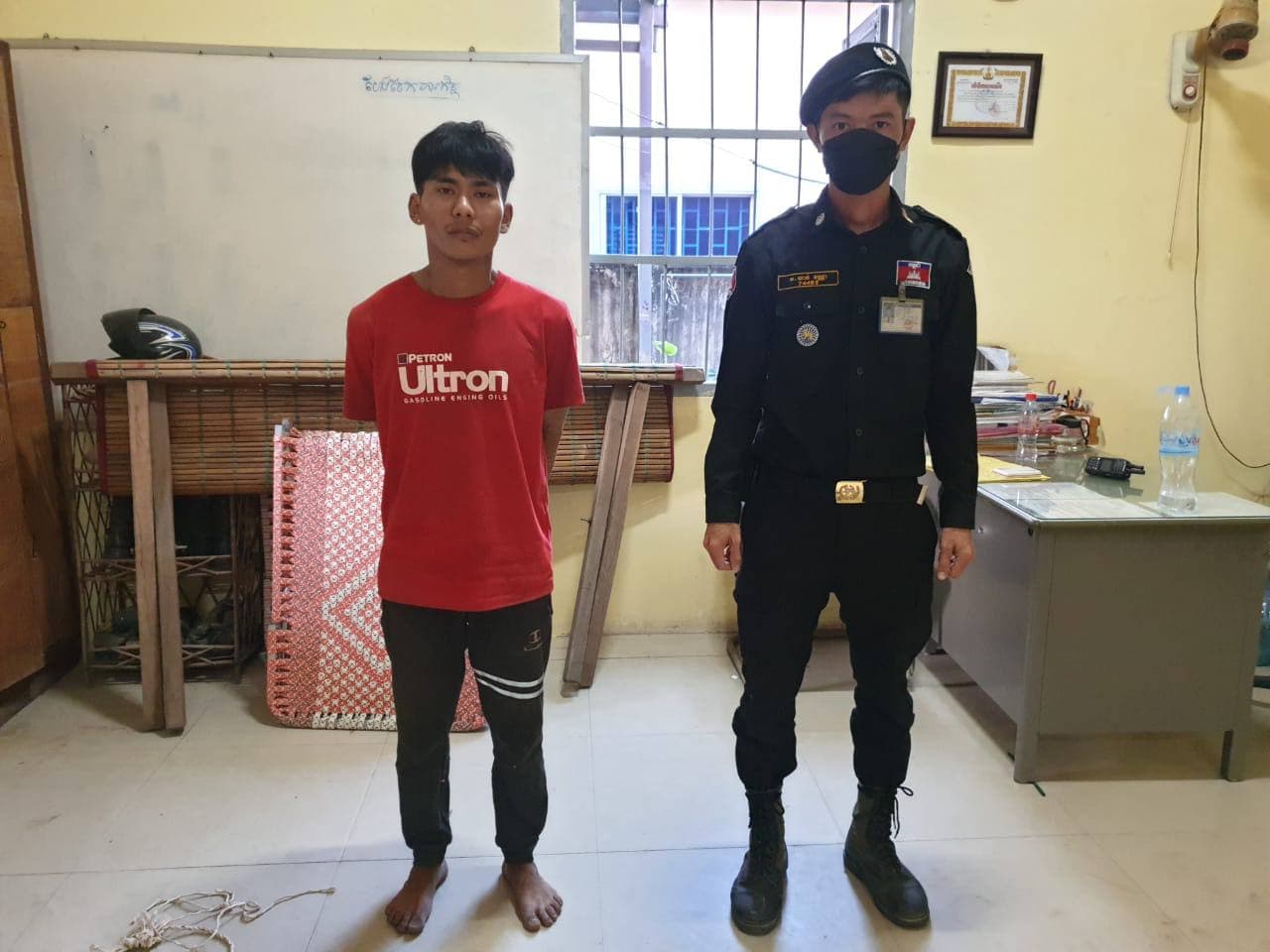 ជនសង្ស័យម្នាក់ ពាក់ព័ន្ធ ករណី លួចសំភារៈ (លួចបំពុងស៊ីម៉ាំងម៉ាស៊ីភ្លើងក្នុងឃ្លាំង)ត្រូវនគរបាលខណ្ឌឬស្សីកែវ ឃាត់ខ្លួន