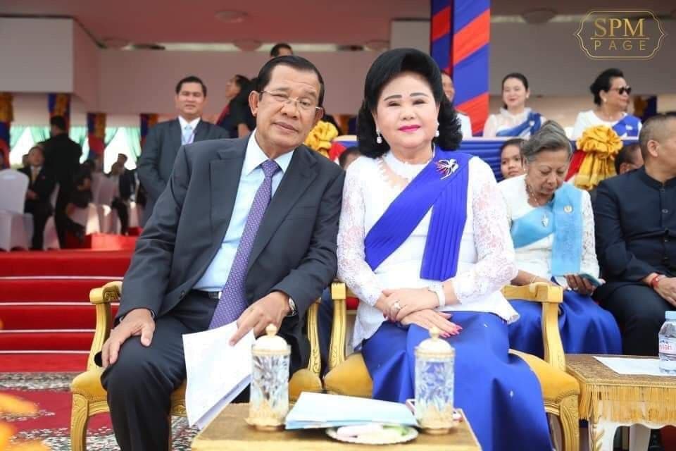 សម្ដេចតេជោ ជូនពរដល់បងប្អូនខ្មែរកាត់ចិនក្នុងពិធីបុណ្យចូលឆ្នាំប្រពៃណីចិន និងសូមបើកបរគោរពច្បាប់ចរាចរណ៍ កុំផឹកស្រវឹងក្នុងពេលបើកបរ និងប្រុងប្រយ័ត្នខ្ពស់ជានិច្ច