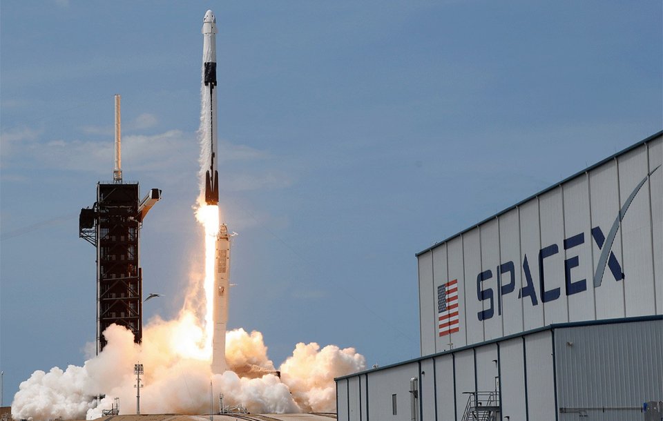គ្រាប់រ៉ុក្តែតរបស់ SpaceX ទទួលជោគជ័យ ក្នុងការបញ្ជូនផ្កាយរណបស៊ើបការណ៍សម្ងាត់ថ្មីបំផុតរបស់សហរដ្ឋអាមេរិកទៅកាន់ទីអវកាស