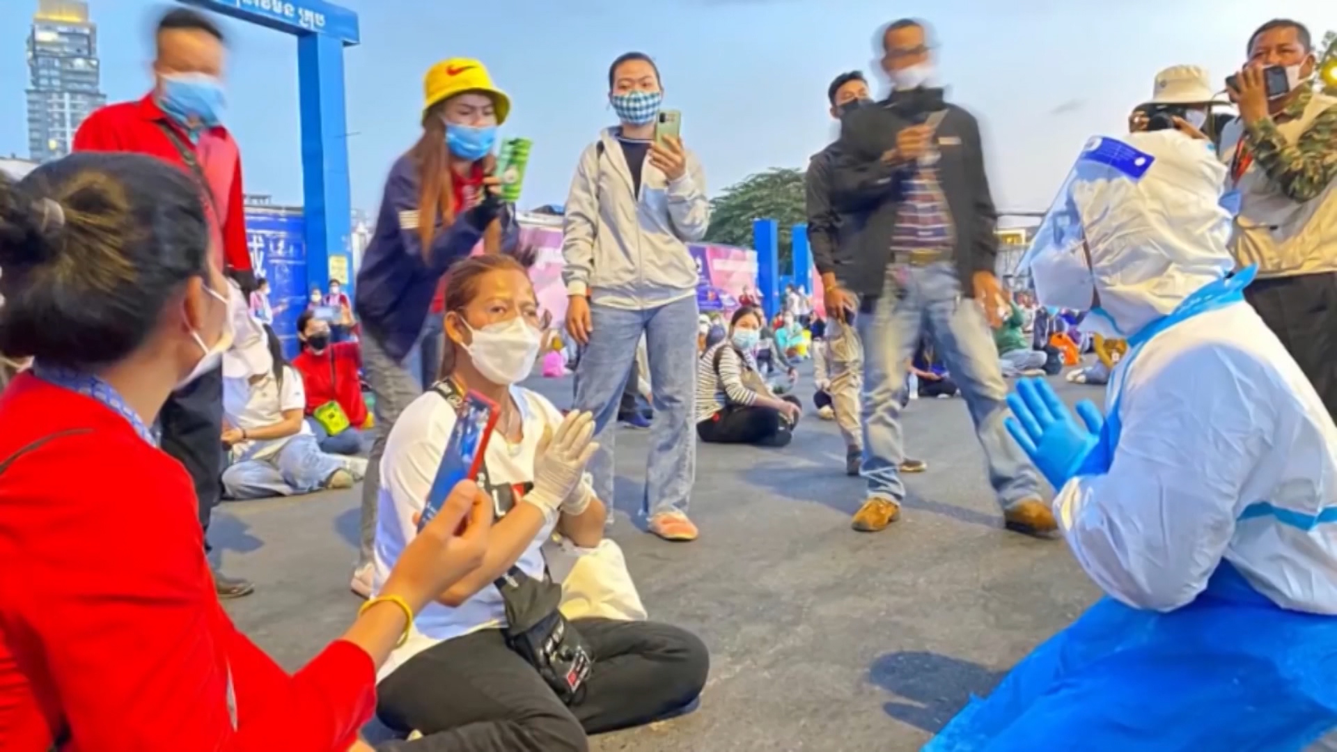 រដ្ឋបាលរាជធានីភ្នំពេញ ចេញមកច្រានចោលចំពោះការចោទប្រកាន់ អាជ្ញាធរបៀតបៀនផ្លូវភេទលើស្រ្តីជាក្រុមបាតុករ និងប្រើប្រាស់អំពើហិង្សា(មានវីដេអូ)