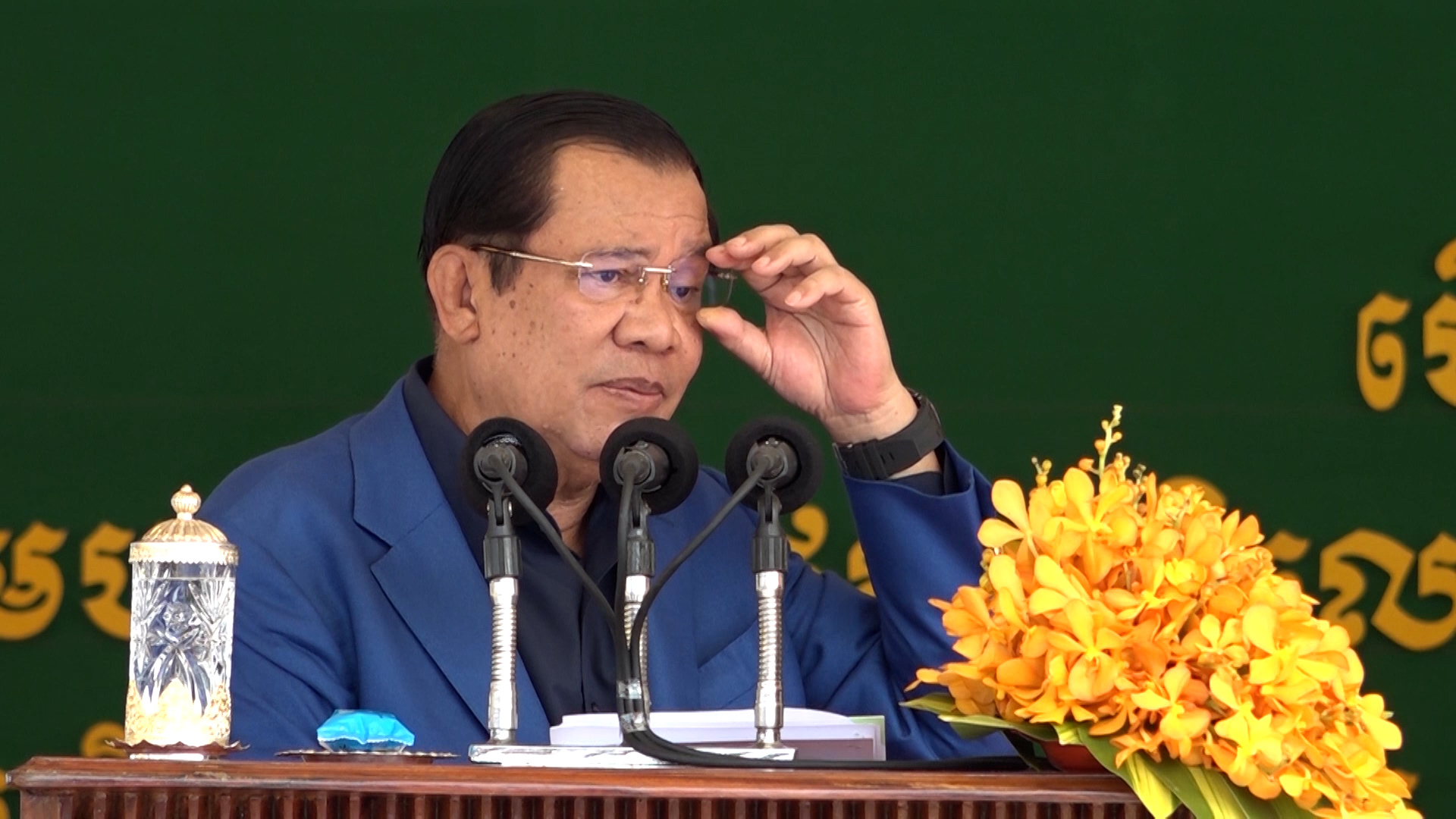 សម្តេចតេជោ ហ៊ុន សែន សម្តែងការហួសចិត្តនឹង​ក្រុមអ្នកវិភាគ