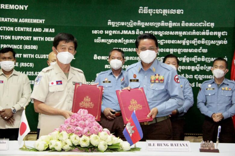 ជប៉ុន​ផ្តល់​ថវិកា​ប្រមាណ​ជាង​៧១​ម៉ឺន​ដុល្លារ​បោសសម្អាត​មីន និង​គ្រាប់បែក​ច​ង្កោម​នៅ​កម្ពុជា​ ​￼ ￼