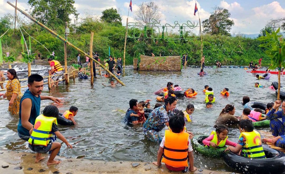 ចូលឆ្នាំចិន០៤ថ្ងៃ កំណើនភ្ញៀវទេសចរ ដែលមកកម្សាន្តតាមគោលដៅទេសចរណ៍និងរមណីយដ្ឋាននានាក្នុងខេត្តបាត់ដំបង សរុបជាង២១ម៉ឺននាក់
