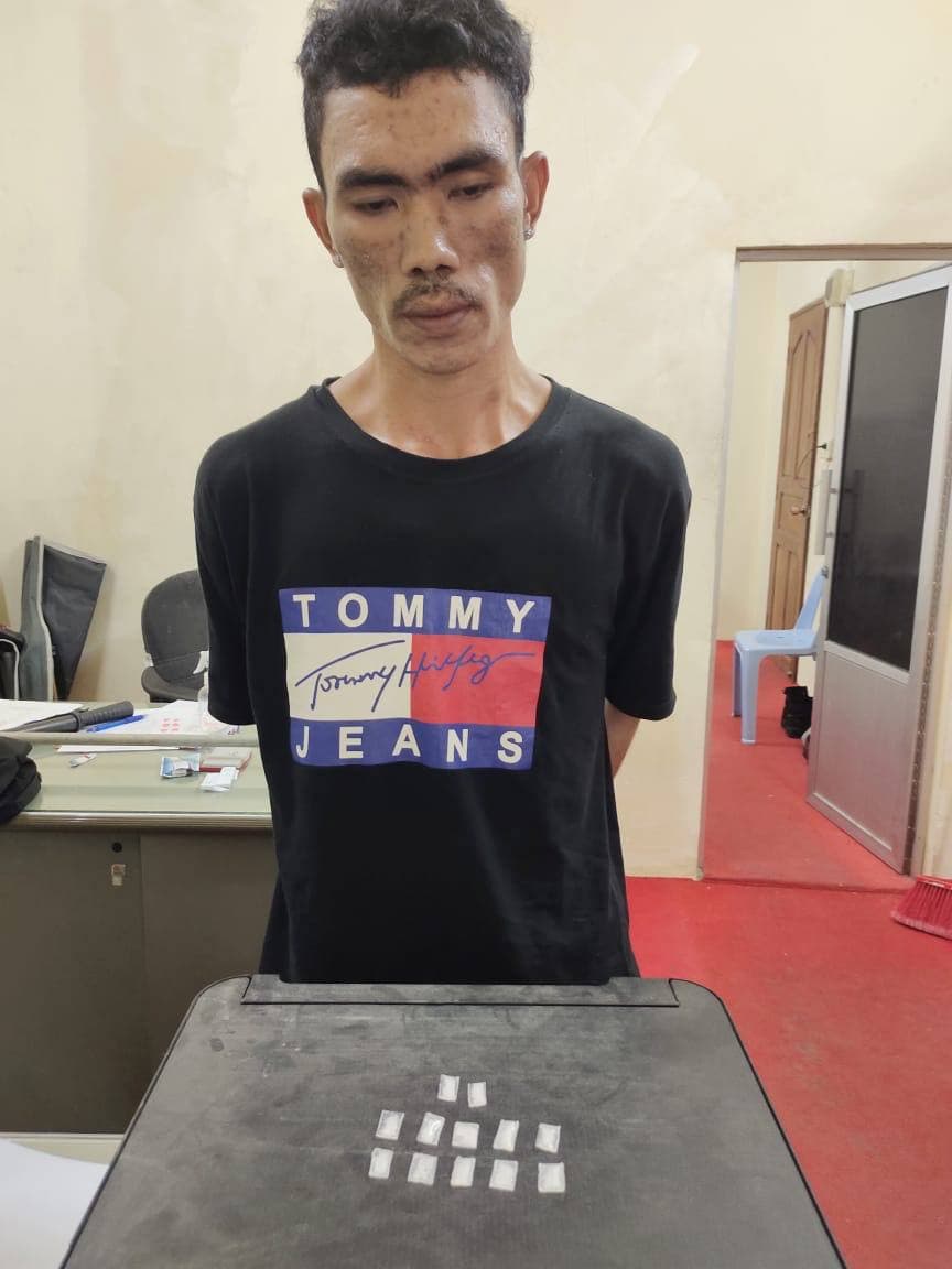 នគរបាលខណ្ឌឬស្សីកែវ ឃាត់ខ្លួនជនសង្ស័យម្នាក់ ពាក់ព័ន្ធករណីជួញដូរគ្រឿងញៀន ដកហូតបាន ១២កញ្ចប់តូច