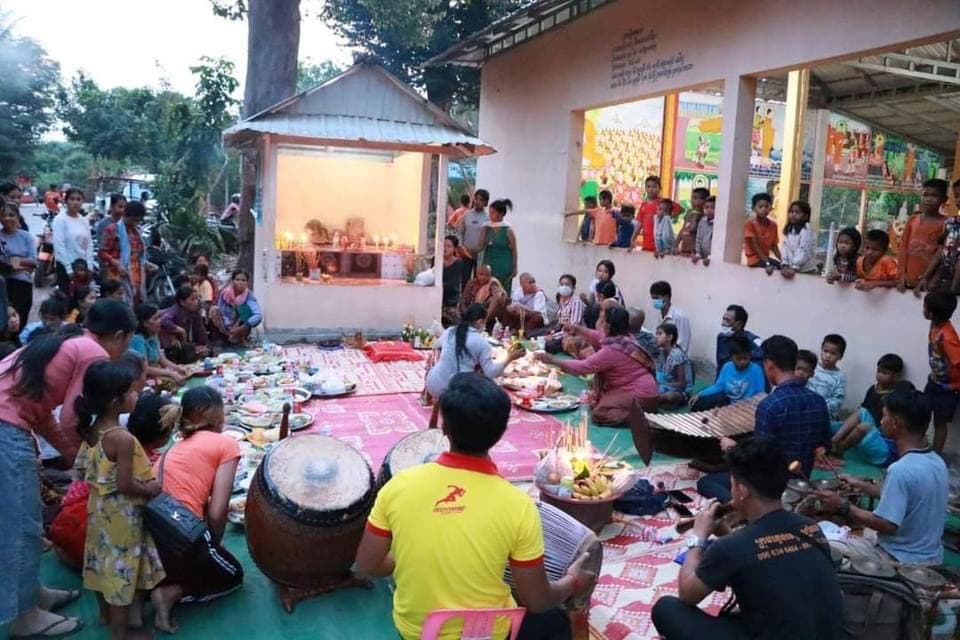 ជារៀងរាល់ឆ្នាំនាថ្ងៃ៣កើត ខែមាឃធំ ប្រជាពលរដ្ឋរស់នៅតំបន់អង្គរ តែងតែរួមគ្នាប្រារព្ធពិធីឡើងមាឃ ឬឡើងអ្នកតា ដើម្បីសុំសេចក្តីសុខចម្រើន