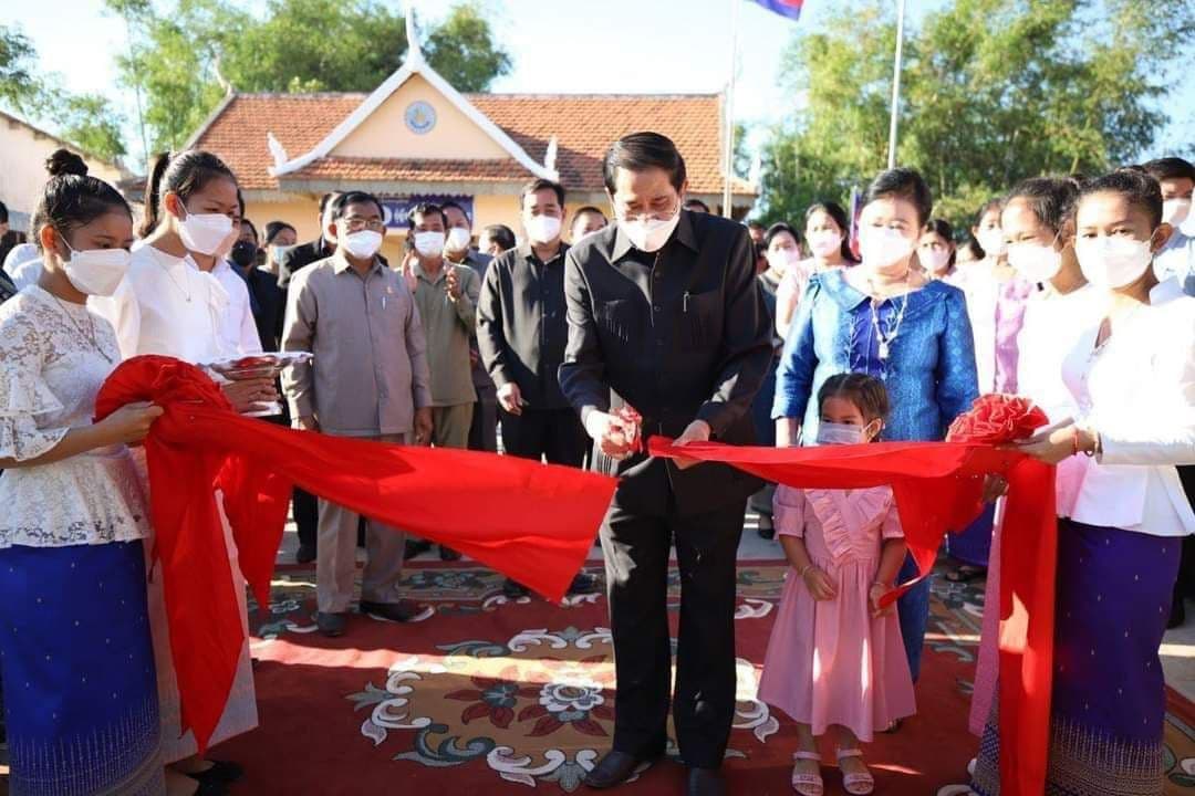 ឯកឧត្តម ហ៊ុន ណេង  និងលោកជំទាវ អញ្ជើញសម្ពោធសមិទ្ធផលផ្លូវបេតុង ១ខ្សែ ប្រវែងជាង ២គីឡូម៉ែត្រ ស្ថិតនៅភូមិដីលើ ឃុំពាមកោះស្នា ស្រុកស្ទឹងត្រង់ ខេត្តកំពង់ចាម