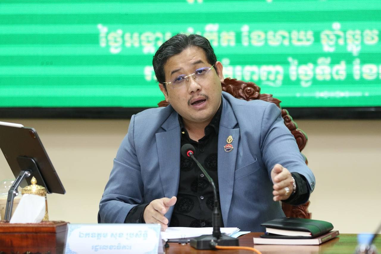 ឯកឧត្តម សុខ ប្រសិទ្ធិ សង្កត់ធ្ងន់ៗ ថាកម្ពុជាគោរពយ៉ាងពេញលេញនូវ សិទ្ធិមនុស្ស សិទ្ធិបញ្ចេញមតិ និងសេរីភាពនៃការបញ្ចេញមតិ ដែលមានចែងក្នុងធម្មនុញ្ញអង្គការសហប្រជាតិនិងបន្តបណ្ដុះបណ្ដាលច្បាប់ស្តីពីរបប សារព័ត៌មាន និងច្បាប់ដទៃទៀតដល់អ្នកសារព័ត៌មាន