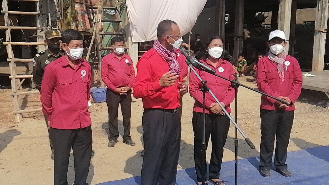 ប្រជាពលរដ្ឋរងគ្រោះដោយអគ្គិភ័យឆេះផ្ទះចំនួន ៩ខ្នង នៅក្នុងស្រុកជលគិរី បានទទួលអំណោយកាកបាទក្រហម