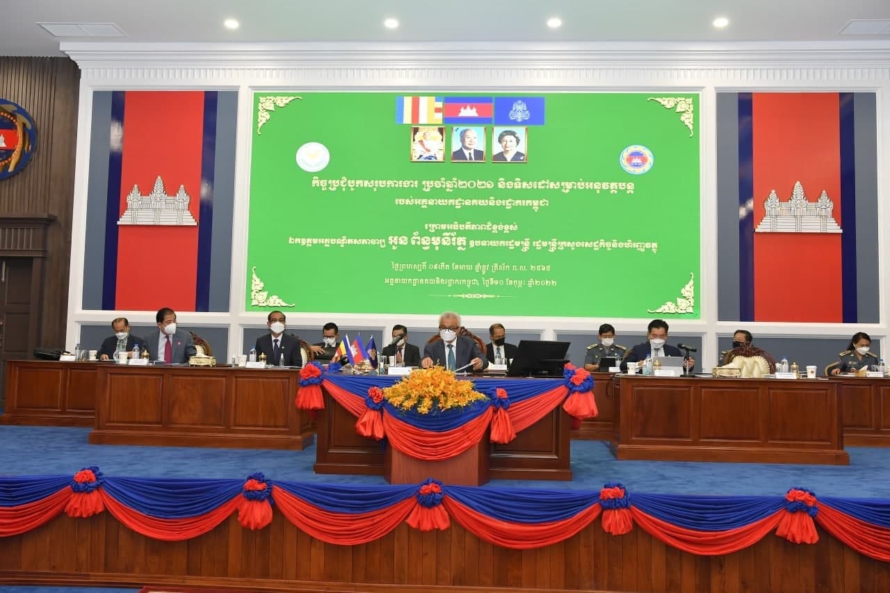 ចំណូល​គយឆ្នាំ២០២១៖​ ទោះជាមានការថយចុះវិស័យខ្លះ តែរកចំណូលបានជាង​ពីរពាន់លាន​ដុល្លារ​​