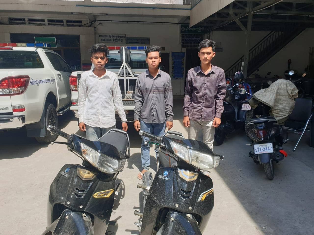 សមត្ថកិច្ចខណ្ឌឬស្សីកែវ ស្រាវជ្រាវឃាត់ខ្លួនជនសង្ស័យ ៥នាក់ជាបន្តបន្ទាប់ ក្រោយពីកាប់ជនរងគ្រោះ និងកាំបិតបុ័ងតោ រងការខូចខាតម៉ូតូ