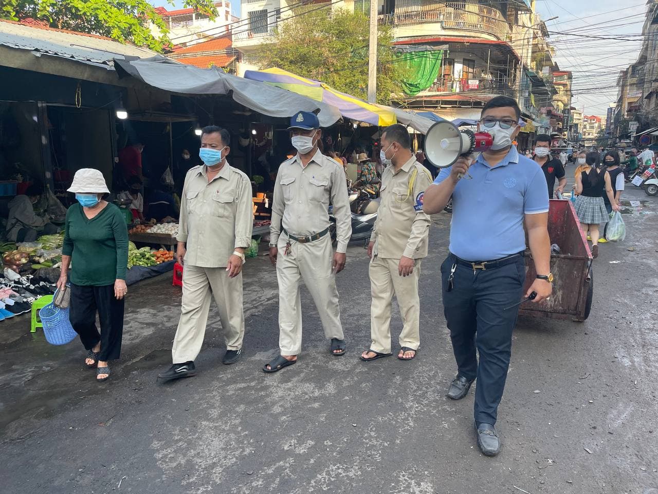 គណៈកម្មការគ្រប់គ្រងផ្សារកណ្តាល បន្តរឹតបន្តឹង និងផ្សព្វផ្សាយពីវិធានការពារ ខណៈវីរុសបំប្លែងថ្មី អូមីក្រុង បានឆ្លងចូលសហគមន៍