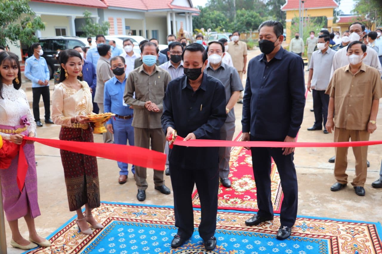 មន្ត្រីរាជការ ទាំងអស់ពេលបាន អគារល្អហើយ ត្រូវខិតខំធ្វើការសន្សំសំចៃទឹកភ្លើង និងចូលរួម ថែរក្សា អគារឱ្យបានស្អាតដើម្បីជាប្រយោជន៍ ប្រើប្រាស់បានយូរអង្វែង