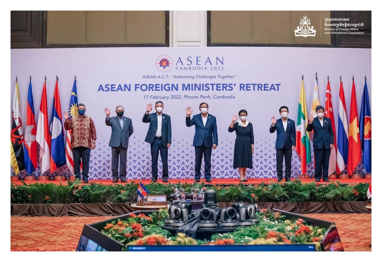 នៅព្រឹកថ្ងៃទី១៧ កុម្ភៈ ២០២២ កម្ពូជាដឹកនាំកិច្ចប្រជុំចង្អៀតរដ្ឋមន្ត្រីការបរទេសអាស៊ាន