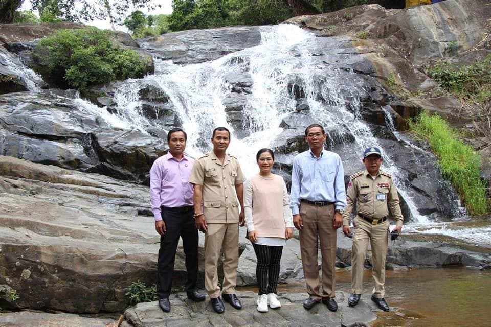 លោកជំទាវ ហ៊ុន ដានី រដ្ឋលេខាធិការក្រសួងទេសចរណ៍ បានអញ្ជើញធ្វើទស្សនកិច្ចនៅរមណីយដ្ឋានទេសចរណ៍ទឹកធ្លាក់ភ្នំខៀវ