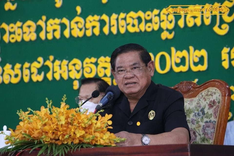 សម្តេចក្រឡាហោម ស ខេងប្រធានក្រុមការងារចុះជួយមូលដ្ឋានខេត្តបាត់ដំបងនិងខេត្តព្រៃវែងបានផ្តល់អនុសាសន៍ជម្រុញការដោះស្រាយទំនាស់ដីធ្លីប្រកបដោយតម្លាភាពនិងយុត្តិធម៌