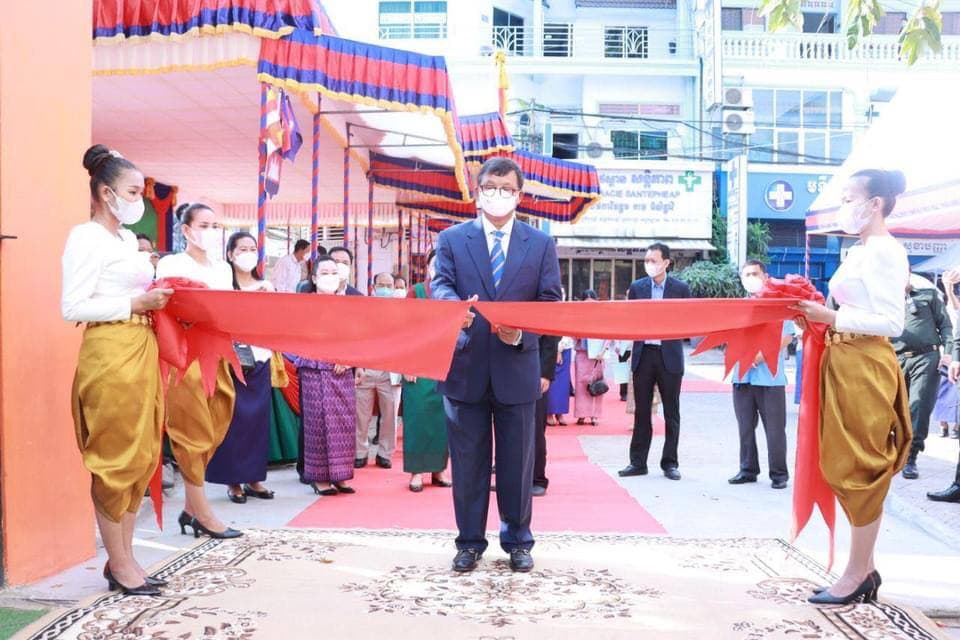 អាគារសិក្សា១ខ្នងមានបួនជាន់ស្មើ ១២បន្ទប់បំពាក់គ្រឿងសង្ហារររឹមត្រូវដាក់សម្ភោធឲ្យប្រើប្រាស់ ក្រោមវត្តមានរដ្ឋមន្រ្តីក្រសួងអប់រំ