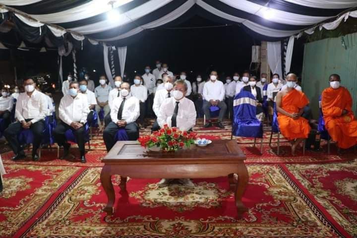 ឯកឧត្តម ខៀវ កាញារីទ្ធ អញ្ជើញគោរពវិញ្ញាណក្ខន្ធសព ឯកឧត្តម អឿង សិរិៈ ទីប្រឹក្សាក្រសួងព័ត៌មាន និងប្រទានភ្លើងជាកិច្ចបច្ឆាមរណៈ