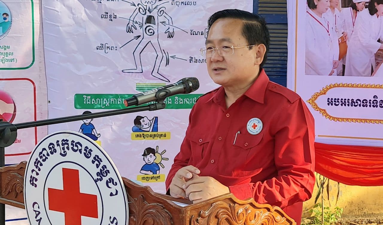 ស្រ្តីមានផ្ទៃពោះ ស្រ្តីទើបសម្រាលកូន-កូនតូចសរុប ៣០គ្រួសារ បានទទួលអំណោយសាខាកាកបាទក្រហមកម្ពុជាខេត្តបាត់ដំបង