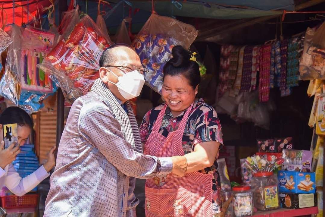 អភិបាលខេត្តកំពតនឹងរៀបចំកែលម្អផ្សារដងទង់ឲ្យមានសោភ័ណ្ឌភាព អនាម័យ និងងាយស្រួលលក់ដូរជាងមុន