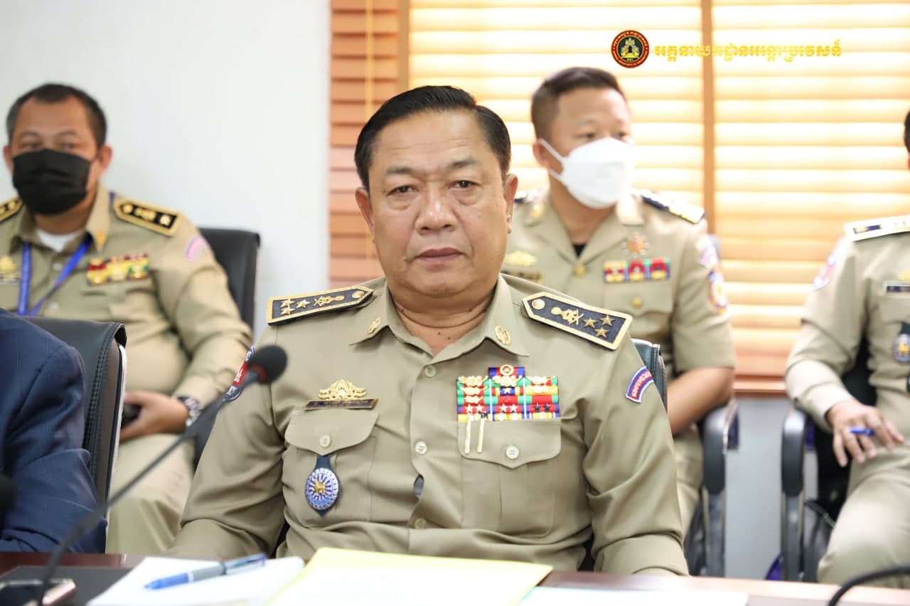 ប៉ូលិស​ចាប់ខ្លួន​ប្រធាន​ក្រុម​ស្ម័គ្រចិត្ត​កម្ពុជា​-​ចិន និង​បក្ខពួក ដែលប្រឌិត​ព័ត៌មាន​អំពី​ការ​បង្ខាំង​មនុស្ស​ធ្វើ​ទារុណកម្ម និង​ធ្វើជា​ទាសករ​លក់​ឈាម​