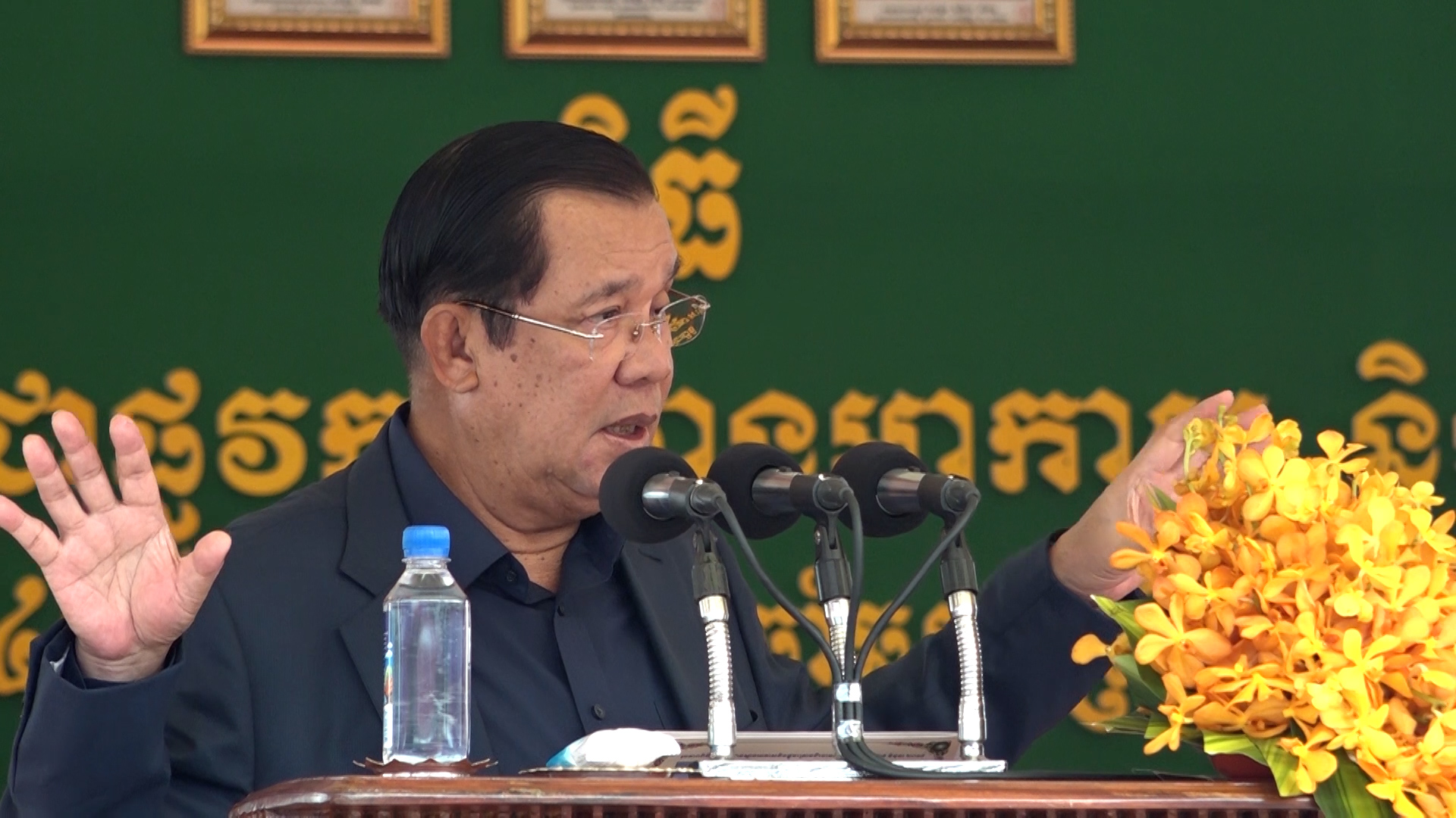 សម្តេចតេជោ ហ៊ុន សែន បញ្ជាអោយរៀបចំ ស្តុកប្រេងជាយុទ្ធសាស្ត្រ
