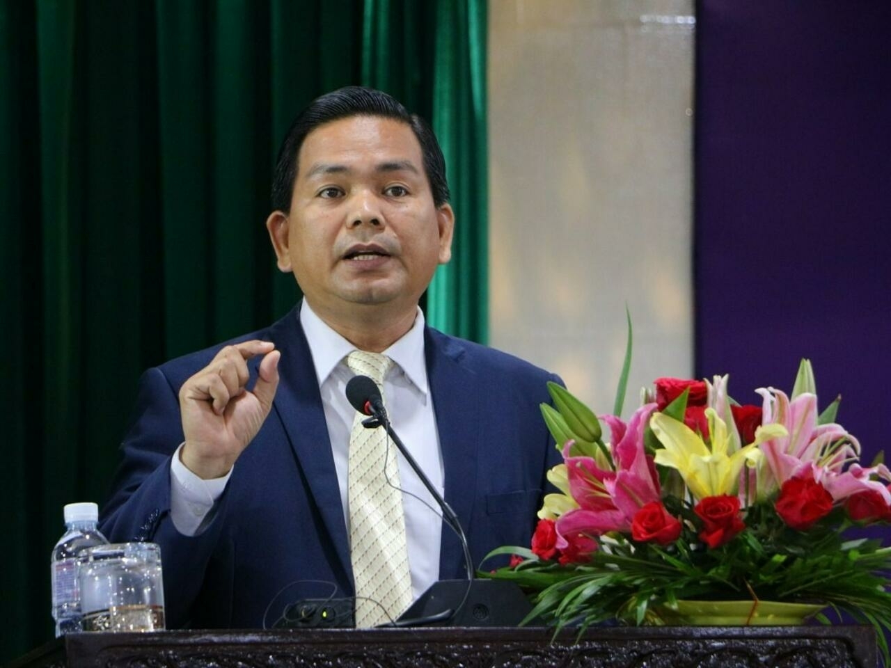 ប្រធានវិទ្យាស្ថានទំនាក់ទំនងអន្តរជាតិ នៃរាជបណ្ឌិត្យសភាកម្ពុជា៖ «តើទណ្ឌកម្មដើម្បីលទ្ធិប្រជាធិបតេយ្យ ឬដើម្បីប្រេងនិងឧស្ម័ន?»(មានវីដេអូ)