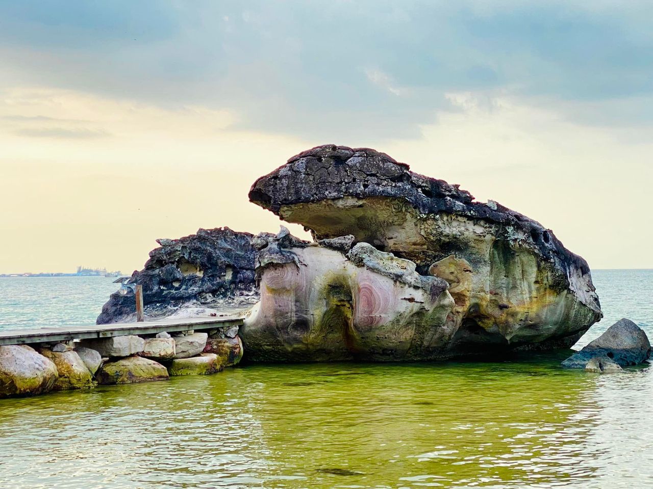 ថ្មយក្ស​ ស្រុកស្ទឹងហាវ​ ខេត្តព្រះសីហនុ￼