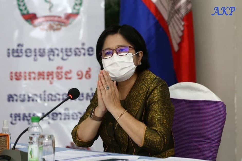 លោកជំទាវ ឱ វណ្ណឌីន៖ គ្រូពេទ្យស្ត្រី «ជាកងទ័ពអាវស» ក្នុងបរិបទប្រយុទ្ធនឹងជំងឺកូវីដ១៩ (មានវីដេអូ)