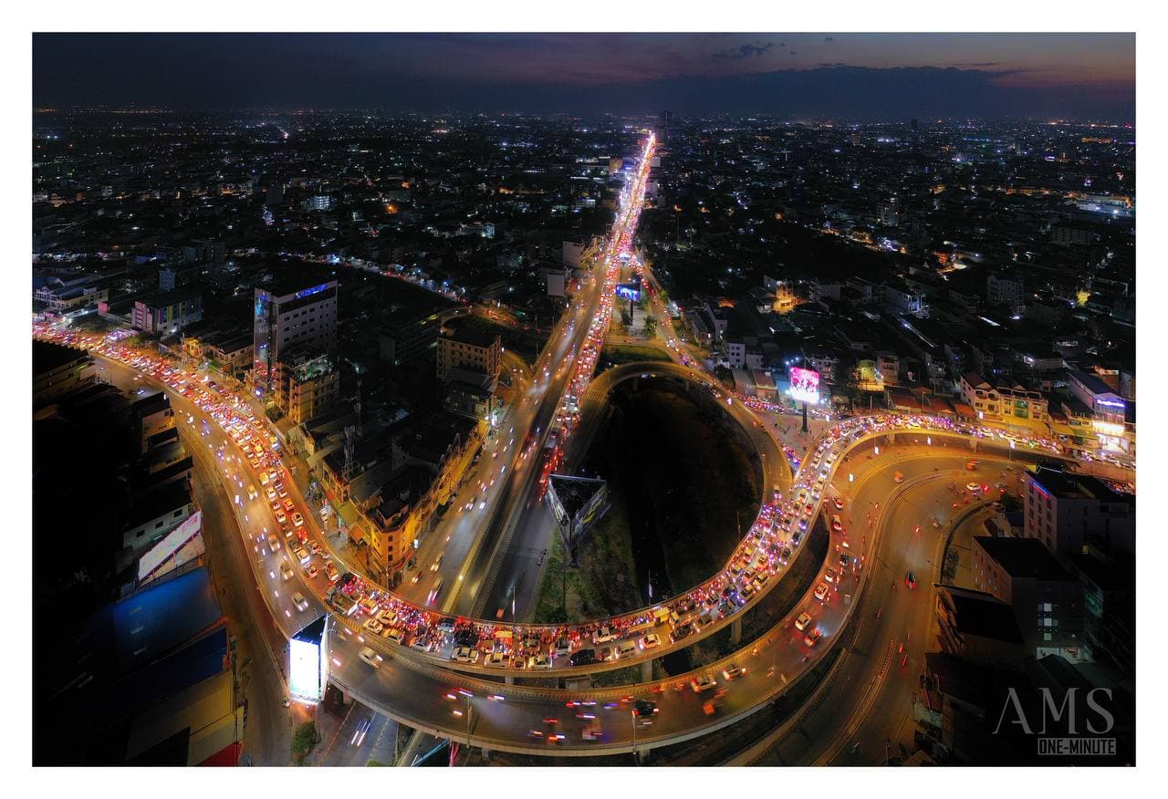 ស្ទឹងមានជ័យនាពេលរាត្រី 🏙