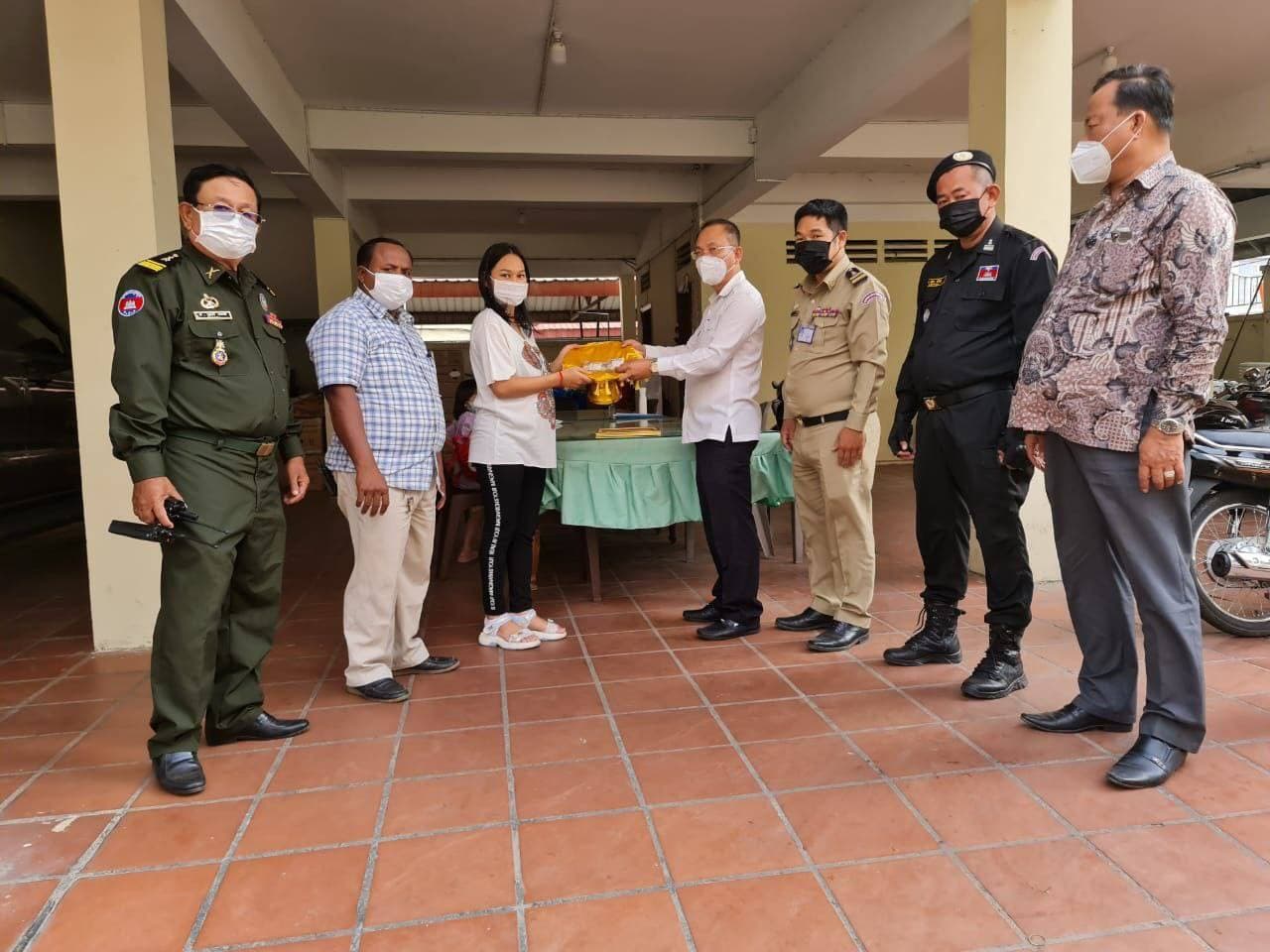 ថវិកាបេឡាមរណៈសង្រ្គោះសរុប ៥៦លានរៀលត្រូវបានប្រគល់ជូនគ្រួសារសពអតីតយុទ្ធជន ១៤នាក់ ក្នុងរាជធានីភ្នំពេញ
