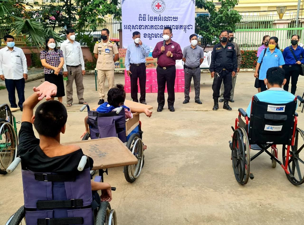 លោក ឌី រ័ត្នខេមរុណ ផ្តល់អំណោយមនុស្សធម៌ ជូនដល់ មជ្ឈមណ្ឌល បុរីទារក និងកុមារ ចំនួន ១៦០នាក់ ស្ថិតក្នុងសង្កាត់ ស្ទឹងមានជ័យទី៣